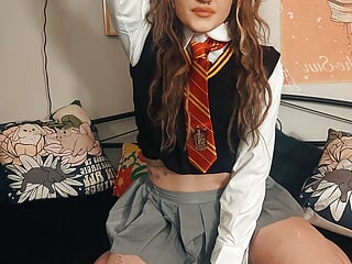 Hermione Granger Rubs Her Clit, Fucks Her Magic Wand, Shakes Some Ass, Rides And Fucks Her Dildo Before Sucking It