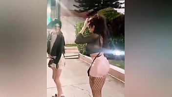 Chicas Caminando En La Calle Con Su Sensualidad Y Mas Cuando Nos Vemos Tan Sensuales free video