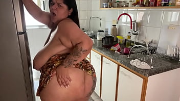 Fui Limpar A Casa E Acabei Me Empolgando Com Os Legumes - Mary Jhuana free video