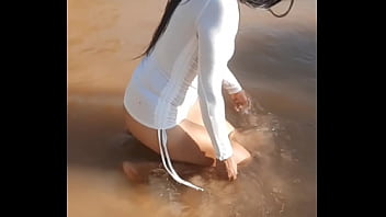 Paseo Con Cuñada B. En El Rio Se Desnuda Para Mi Parte 2 free video